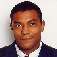 Portrait du fondateur de GlucoVie en costume