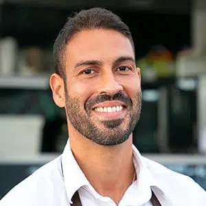 Portrait du nutritionniste comportemental souriant de l’équipe GlucoVie